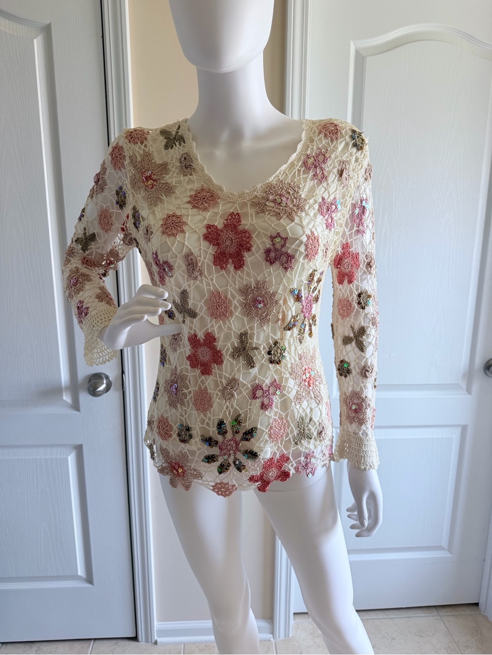 Vintage Embroidered Floral Ivory Crochet Lace Long-Sleeve Top Size L